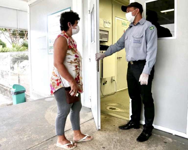 Pacientes denunciam falta de medicamentos, testes e médicos em UPAs da capital