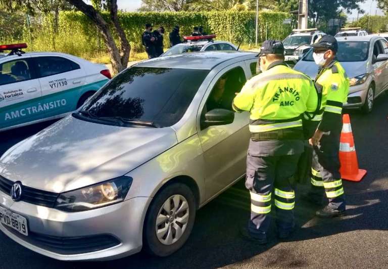 AMC, Polícia Militar e PRE iniciam bloqueios e fiscalização do “Lockdown” em ruas e avenidas da capital