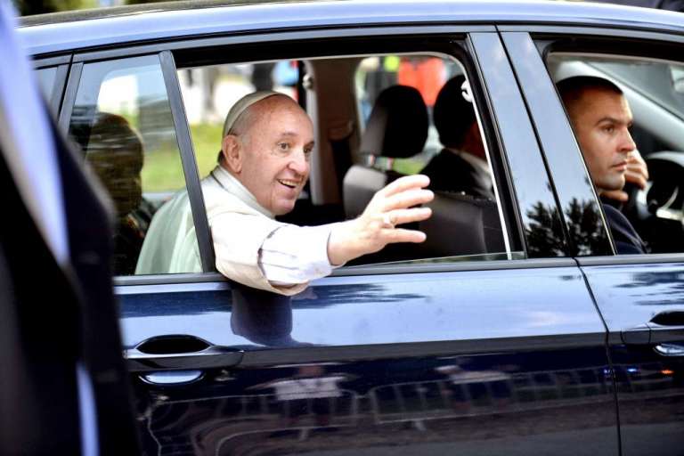 Papa volta a celebrar missas com fiéis no Vaticano durante pandemia do coronavírus