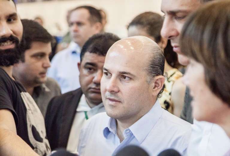 Roberto Cláudio (PDT) recua e anuncia o adiamento do pagamento do 13º dos servidores municipais