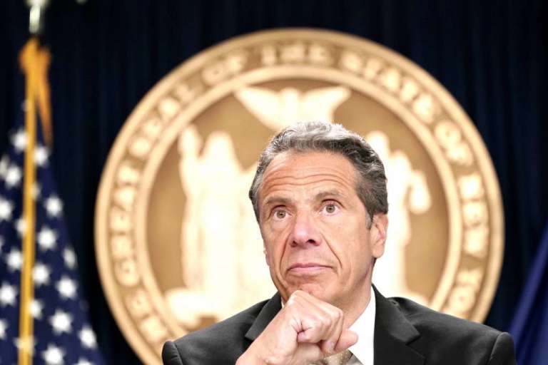 Governador Cuomo ataca prefeito de Nova York após protestos com saqueadores