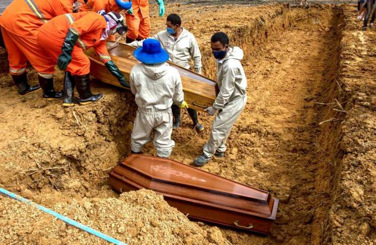 Ministério da Saúde divulga novo balanço de mortes pelo coronavírus após Bolsonaro pedir recontagem