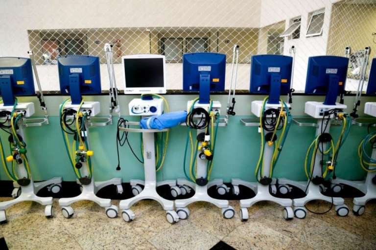 Em atraso, Ceará deve receber remessa com 300 respiradores da China neste sábado