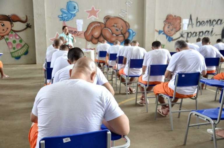 Empresários investigados pelo MP-CE fizeram doações para reeleição do governador Camilo Santana