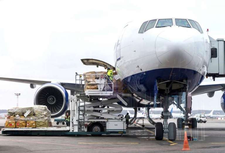 20 mil doses da vacina contra a Covid desembarcam no Brasil