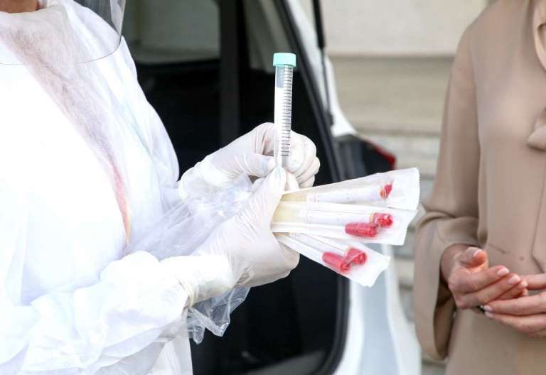 Com recorde de infectados, Ceará diminui testagem e fica de fora dos testes da vacina contra coronavírus