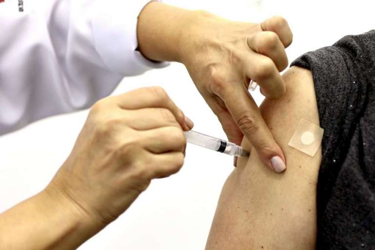 Vacina contra coronavírus será testada dia 20 em diversos Estados, Ceará fica de fora