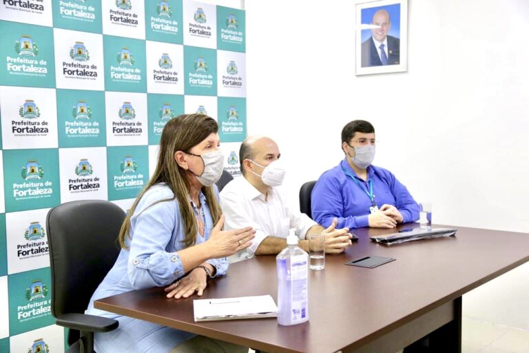 Roberto Cláudio gastará R$ 8 milhões com a compra de EPIs para uso escolar