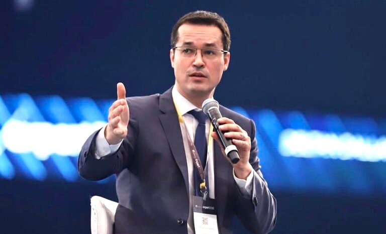 URGENTE: Ministro Celso de Mello suspende processos contra Deltan