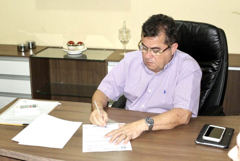 Justiça Eleitoral manda prefeito de Solonópole-Ce apagar posts em rede social