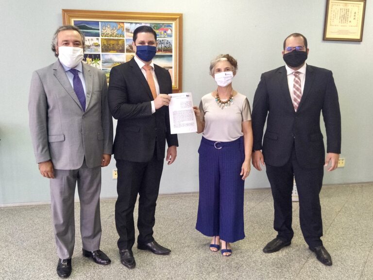 ESA-CE oficializa convênio com UECE para formar profissionais com capacidade teórico-analítica e operacional