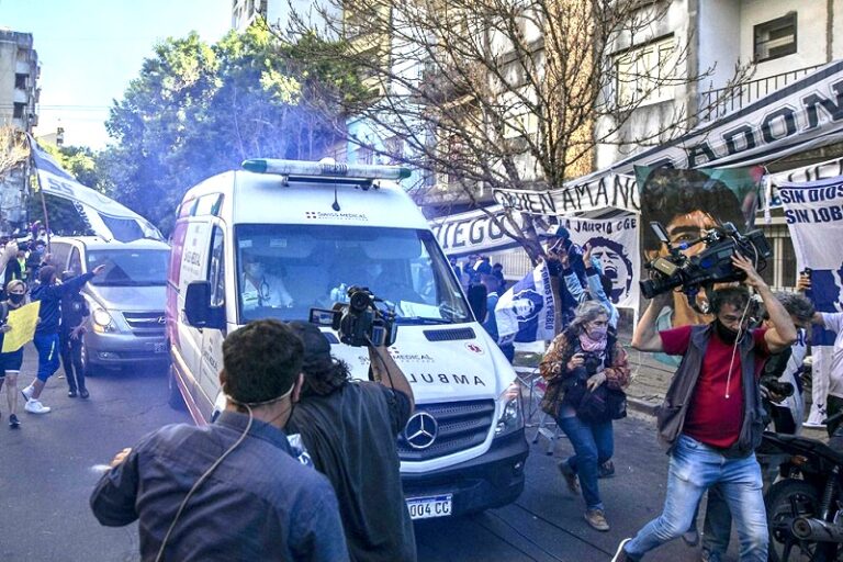 Morre aos 60 anos na Argentina o  ex-craque Maradona vítima de parada cardiorrespiratória