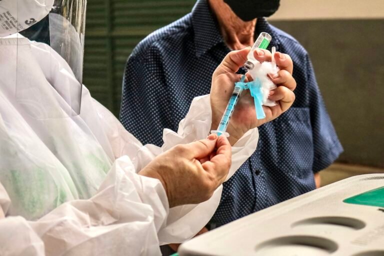 Ministério Público cobra lista com nomes de vacinados em Mombaça, Aracati e Juazeiro