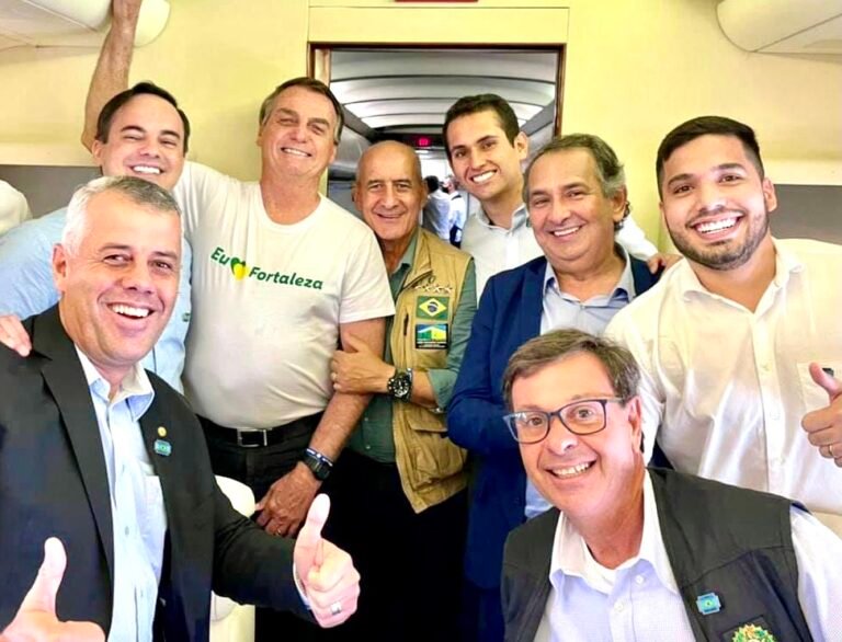 Deputados cearenses recepcionam Bolsonaro no Ceará; MPF tenta barrar evento no Estado