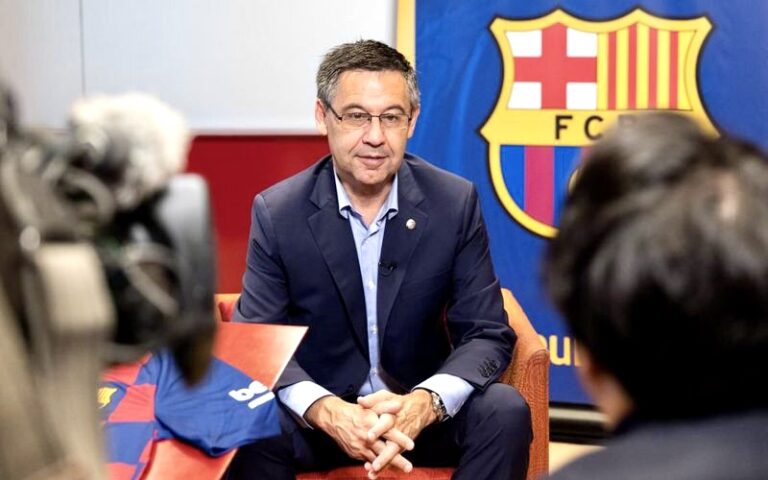 Polícia prende ex-presidente do Barcelona, Josep Bartolomeu, durante operação em escritórios