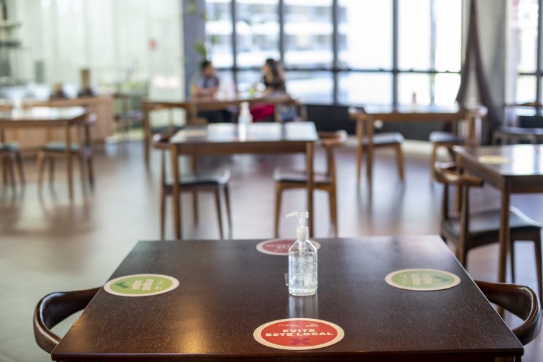 E-book esclarece leis e decretos destinados aos setores de restaurantes e eventos