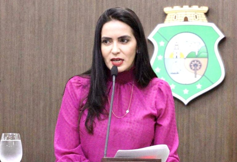 Aderlânia Noronha (SD) homenageia ‘Willame Tomaz Noronha’ com Areninha em Parambu