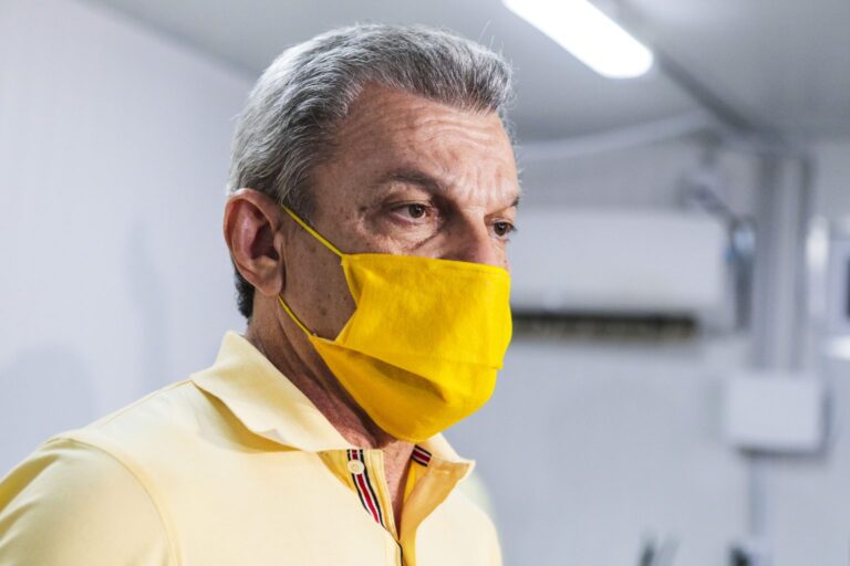 Prefeito Sarto diz que poderá interromper reabertura do comércio na capital