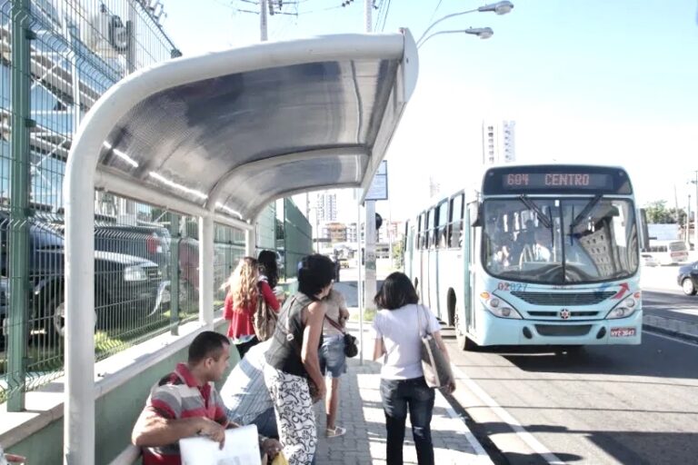 Após repercussão negativa, prefeito Sarto recua e anuncia frota extra de 200 ônibus na capital