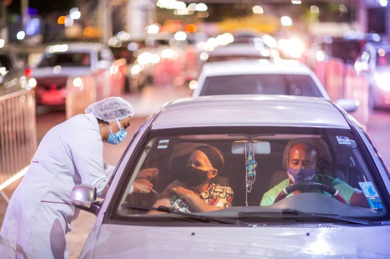 Prefeitura de Maceió cria ‘Corujão da Vacina’ para acelerar campanha de vacinação 24h