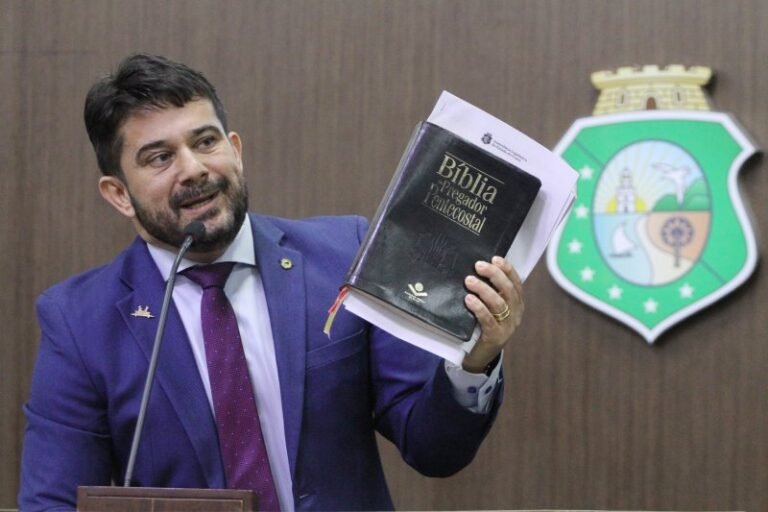 Deputado quer criar canais que denunciam violência contra crianças em Escolas