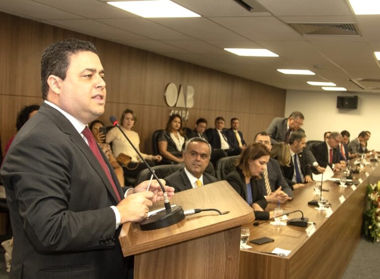 Advogados voltam a pedir afastamento de Santa Cruz da presidência da OAB Nacional