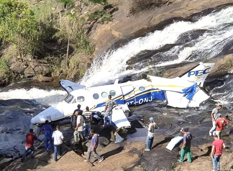 Cantora Marília Mendonça e mais 4 morrem em queda de aeronave em Minas Gerais