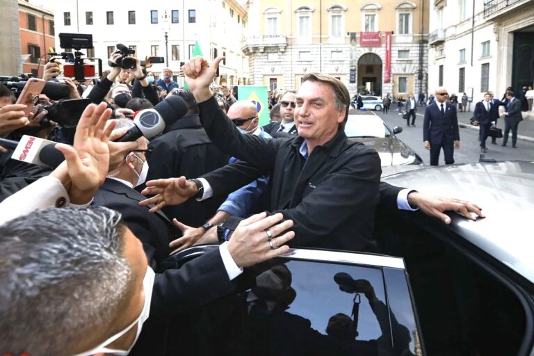 Dias Toffoli dá 10 dias para Bolsonaro explicar agressões a jornalistas durante visita a Itália