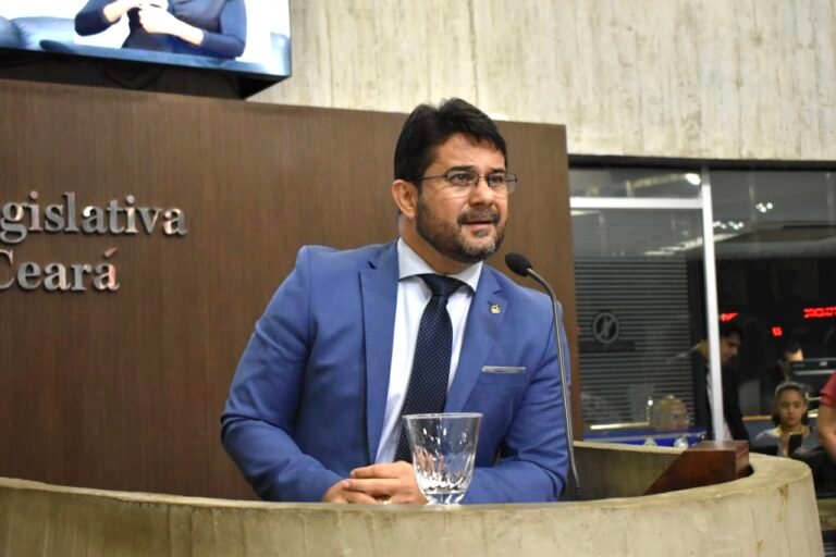 Deputado que criou lei para proibir carnaval comemora decisão do Governo do Ceará