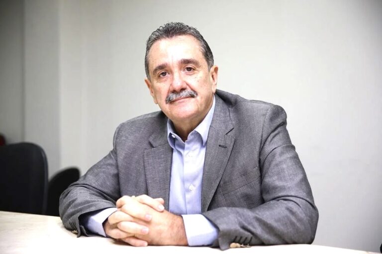 MP-CE pede a condenação do prefeito de Aracati após promover shows com aglomerações