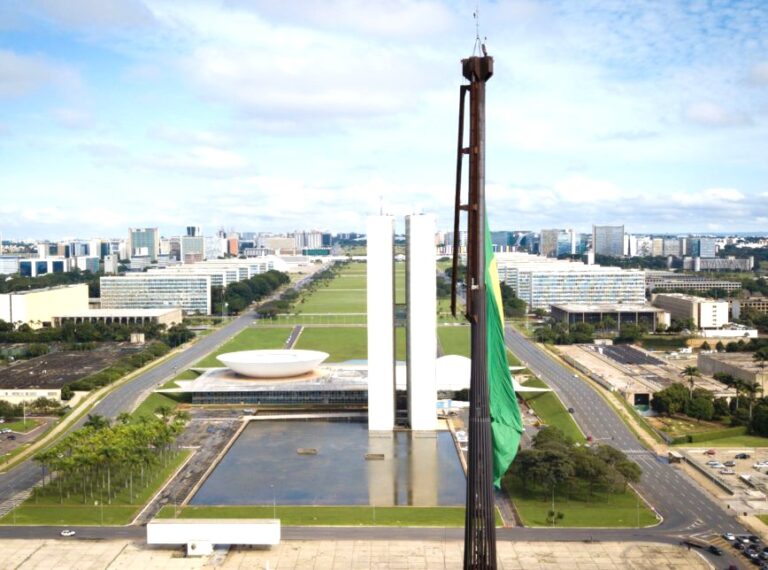 OAB-CE se manifesta contra PEC dos precatórios