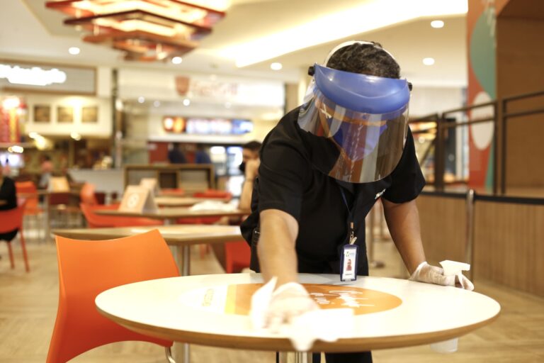 Programa ‘Mais Emprego Ceará’, criado por Camilo, segue sem pagamento