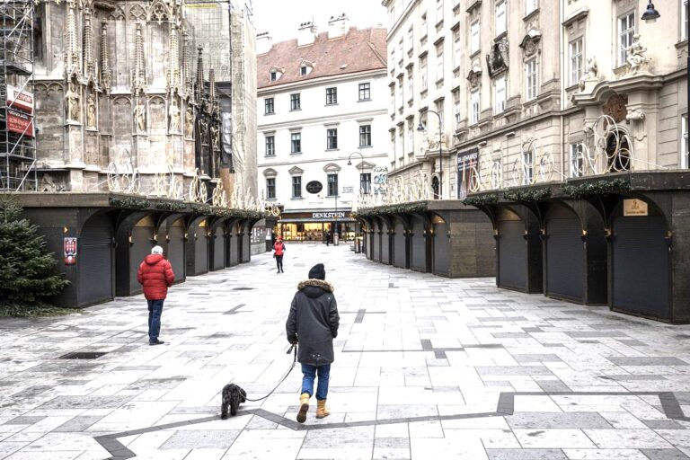 Áustria torna vacina obrigatória com multa para conter variantes da Covid