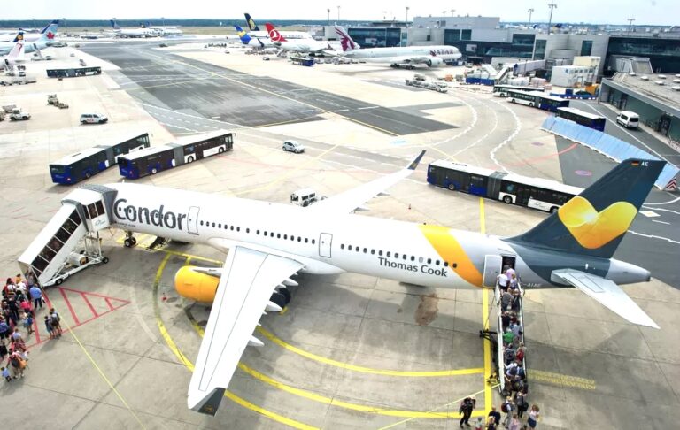 Bolsonaro recua e governo pedirá comprovante de vacinação em aeroportos