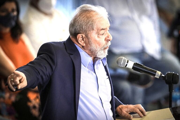 Lula agora diz ser contra a obrigatoriedade da vacinação: “Sou contra”