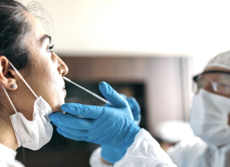 Covid: “Fim da 3ª onda no Brasil deve ocorrer em até três semanas”, diz infectologista