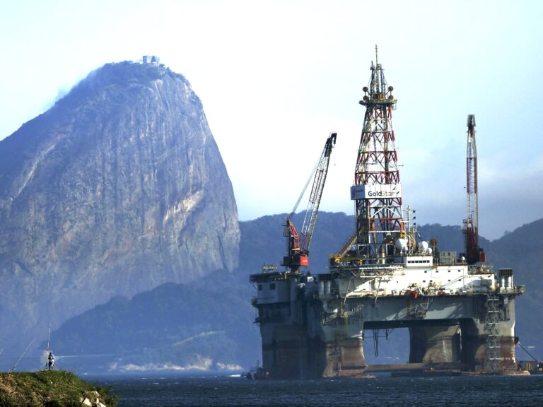 Preço da gasolina não cairá após troca do comando da Petrobras por Bolsonaro
