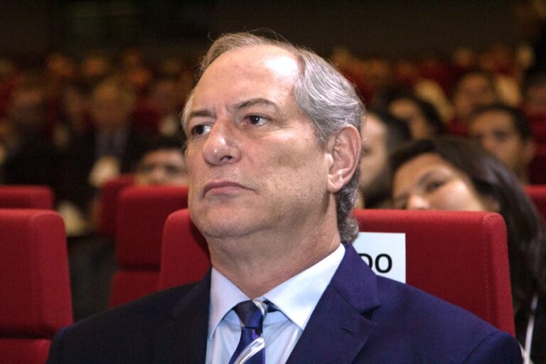 Ciro chama Wagner de ’Capetão’ e o compara a Bolsonaro: “Farinha do mesmo saco”