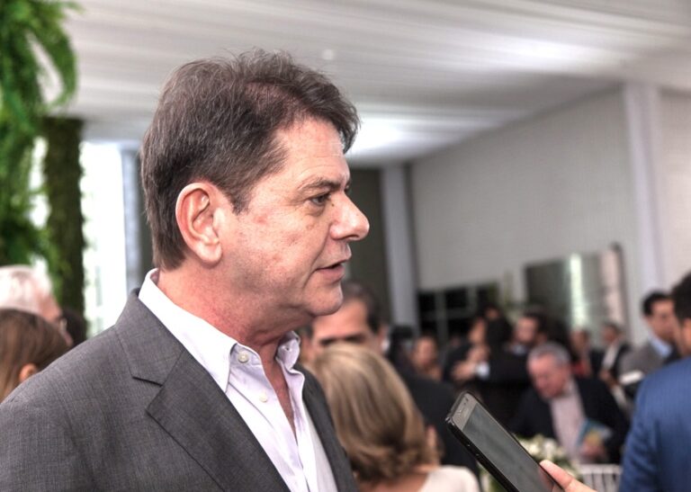 “Wagner recebe dinheiro da Segurança Pública sem trabalhar, fez isso a vida inteira”, diz Cid