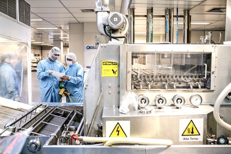 Covid: CEO da Pfizer diz que 4ª dose será necessária