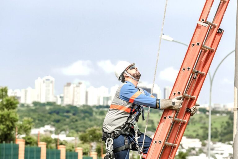 OAB-CE aponta irregularidades em concessão da ENEL-CE após aumento na tarifa
