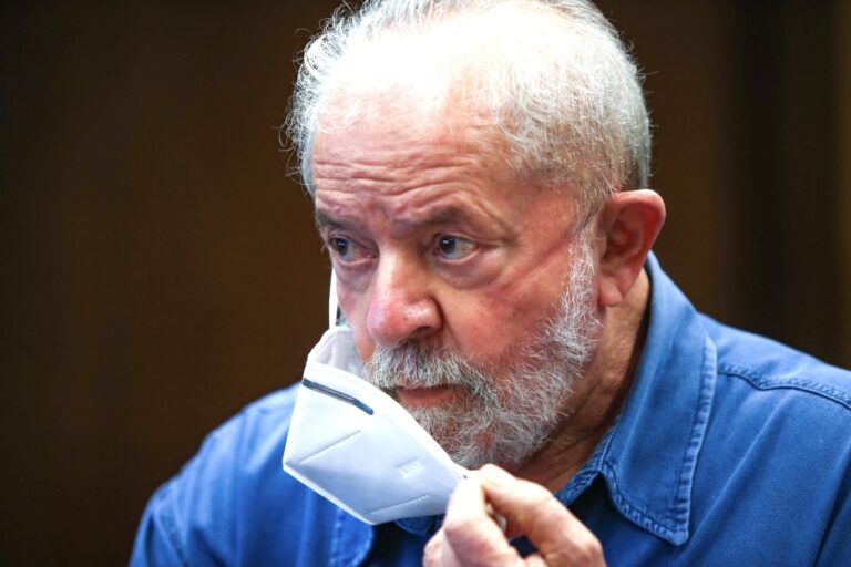 Lula sugere que militantes da CUT mapeiem casas de deputados, mulheres e filhos