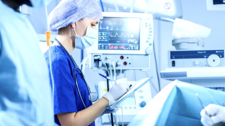 Médicos relatam sofrer ‘abusos’ e ’pressão’ de Planos de Saúde