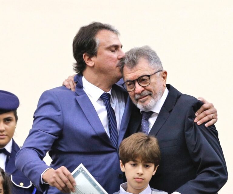 Políticos e autoridades usam às redes para parabenizar ex-governador Camilo Santana