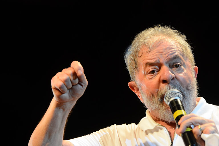 Lula diz que vai apagar ‘sigilo de 100 anos’ de Bolsonaro quando assumir governo