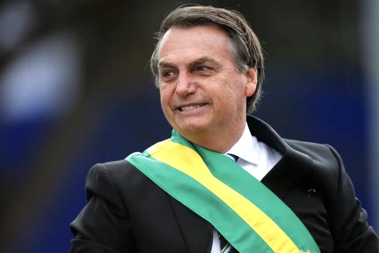 Crítico das pesquisas eleitorais, Bolsonaro foi o candidato que mais já gastou com levantamentos
