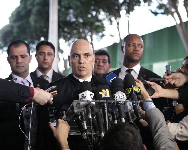 Alexandre de Moraes diz que nenhum eleitor foi impedido pela PRF de votar