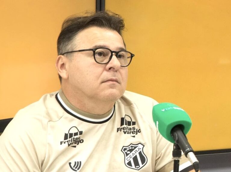 Torcida pede saída de Robison de Castro e divulga suposto dossiê com denúncias