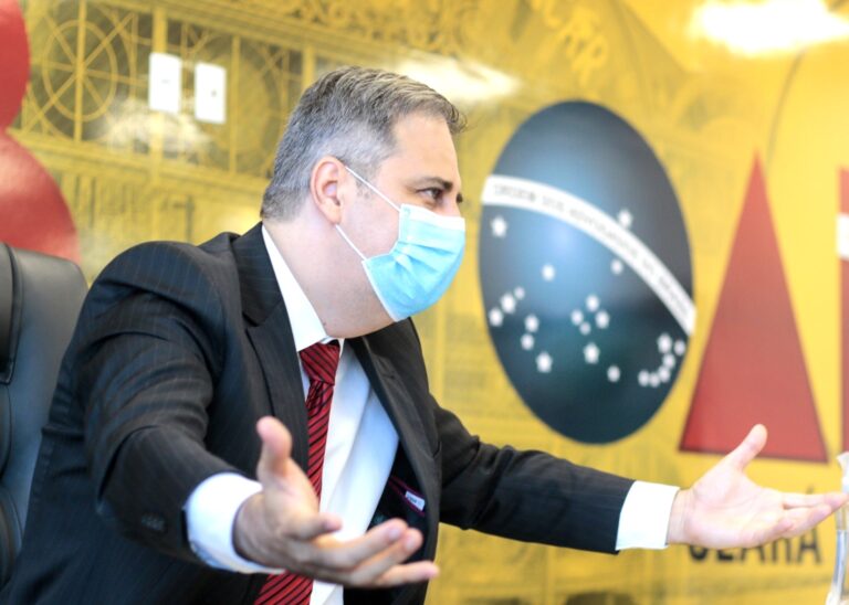 OAB-CE protocola pedido de instauração de inquérito para investigar exercício ilegal da profissão