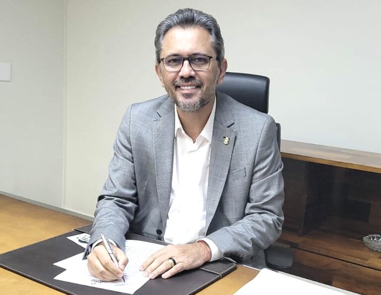 100 dias de governo Elmano: aumento de impostos, cargos, alianças e pacote fiscal